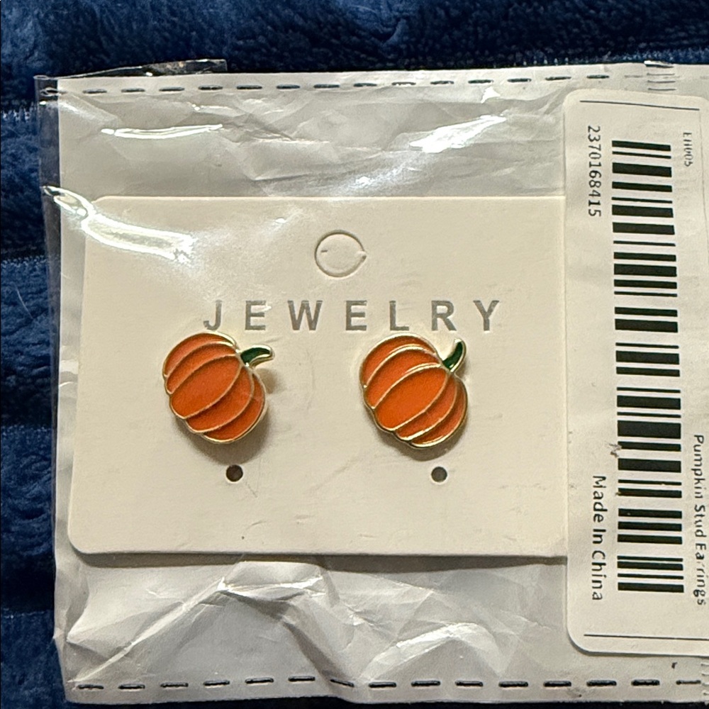 ☃️Pumpkin Stud Earrings